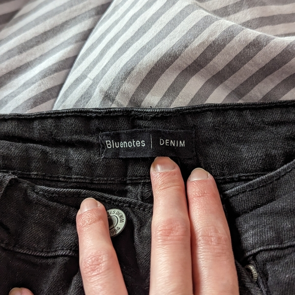 Distressed denim shorts - Picture 3 of 4